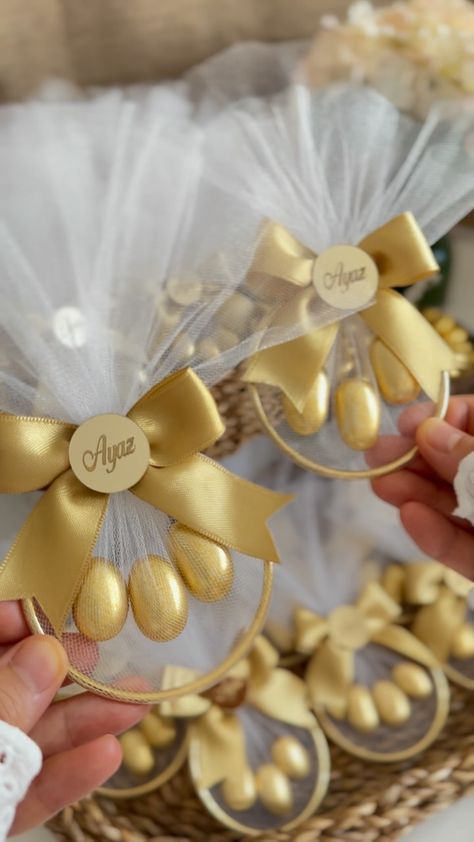 Nurhan Özçakır | Baby Girl Favor 💜💜 •Almond Candy with Gold Bracelet •Personalized Gold Mirror sent To Germany 🇩🇪✈️ | Instagram Bonbonniere Ideas, Chocolate Packing, Almond Candy, Electronics Poster, Recuerdos Primera Comunion Ideas, Porta Confetti, Wrapping Techniques, Wedding Gift Pack