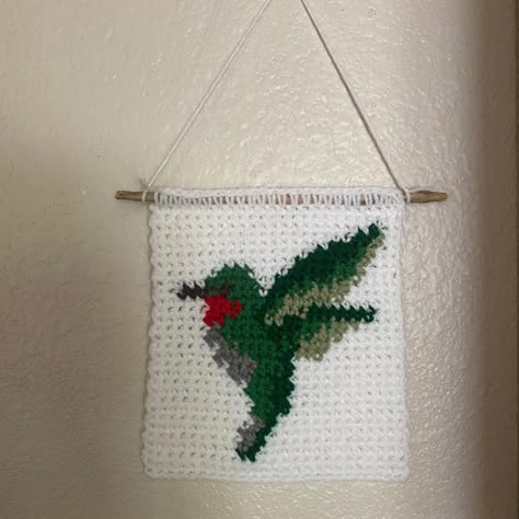 hummingbird :) #crochettapestry #crochetinspiration #crochet Crochet Hummingbird, Hummingbird Crochet, Tapestry Crochet Patterns, Crochet Tapestry, Crochet Inspiration, Tapestry Crochet, Crochet Crafts, Granny Square, Crochet Patterns