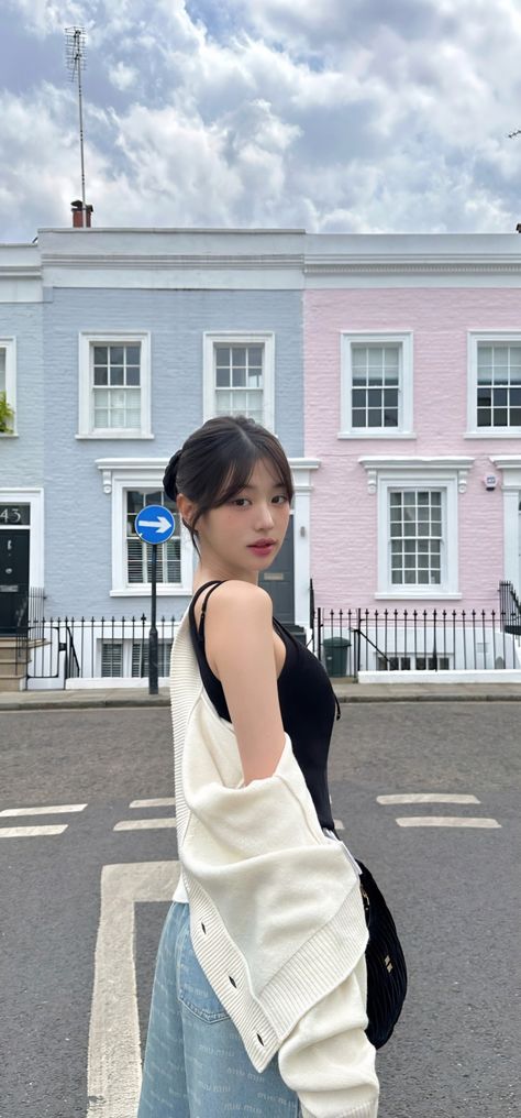 Wonyoung wallpaper #wonyoung #ive #wallpaper Wonyoung Instagram, Lovely Moments, Beauty Icons, June 21, Starship Entertainment, Iz One, Ulzzang Girl, Instagram Update, Cute Icons