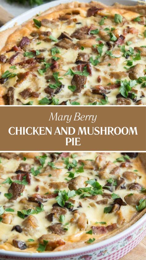 Mary Berry Chicken And Mushroom Pie Marry Berry Recipes, Bacon Pie Recipe, Bienenstich Recipe, Savoury Meals, Chicken And Mushroom Pie, Mushroom Quiche, Savoury Pies, Chicken Mushrooms, Mary Berry Recipe