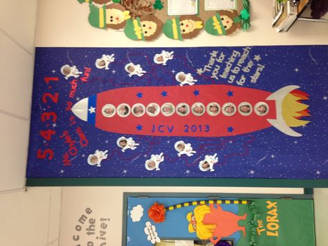 Rocket and astronauts for Teacher Appreciation Week! Space Theme Door Decorations, Space Door Decorations, Space Door Decorations Classroom, Themed Door Decorations, Preschool Classroom Themes, Space Door, Space Theme Classroom, Preschool Door, Teacher Door Decorations