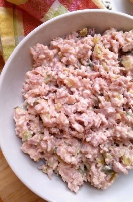 BOLOGNA SALAD – 99easyrecipes Bologna Salad, Sandwich Spread Recipes, Ham Salad Recipes, Pickle Recipes, Homemade Ham, Creamy Salad Dressing, Chopped Ham, Ham Salad, Sandwich Spread