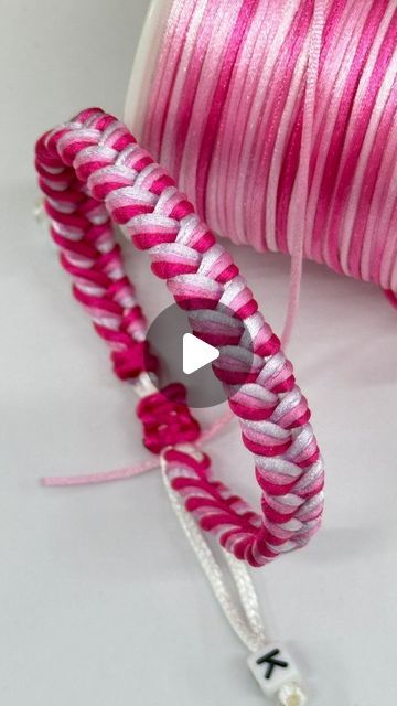 Diy Pura Vida Bracelets Step By Step, Bracelet Braiding Tutorial, Twine Bracelet Diy, How To Bracelets Diy, Friendship Bracelet Patterns 12 Strings, Festival Bracelets Diy, Braided Cord Bracelet Diy, Crochet Bracelet Tutorial Videos, Diy Friendship Bracelets Patterns Easy