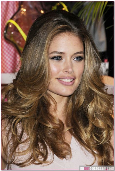 Doutzen Kroes Victoria Secret Hair, Pale Skin Hair Color, Hair Color Formulas, Doutzen Kroes, Hair Color Highlights, Brown Blonde Hair, Hair And Beauty, Long Hairstyles, Blonde Color