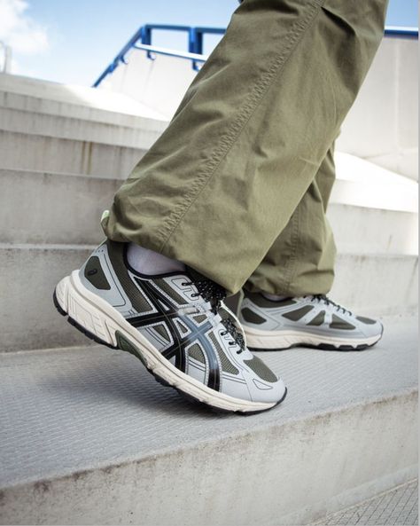 Asics Gel Venture 6 Asics Gel Venture 6, Sneakers Design, Asics Gel Venture, Trail Shoes, Pinterest Fashion, Photography Fashion, Asics Gel, Black Sneaker, Design Photography