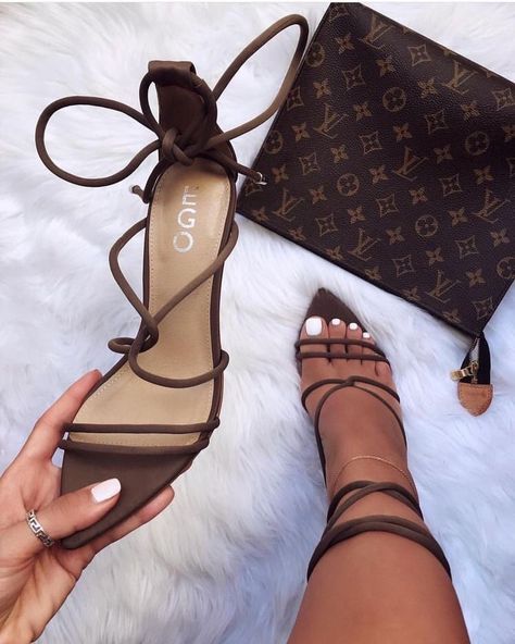 pinterest : marianax9 ❂ Strappy Heels Aesthetic, Luxury High Heels, Brown Strappy Heels, Heels Aesthetic, Dr Shoes, Heels Classy, Fancy Shoes, Hype Shoes, Aesthetic Shoes