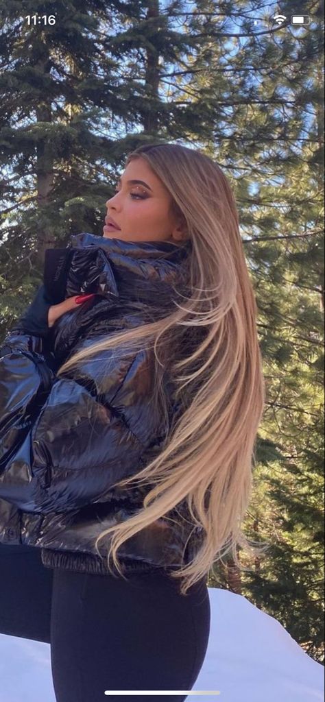 Kylie Jenner Blonde Hair, Kylie Jenner Blonde, Blonde Ends, Kylie Jenner Hair, Kylie Jenner Style, Honey Blonde Hair, Hair Color Shades, Light Hair Color, King Kylie