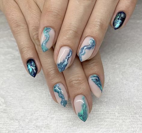 Short Arrow Nails, Arrowhead Nails, Mountain Peak Nails, Geode Nails, Pointy Nail Designs, Arrow Nails, Short Stiletto Nails, Short Stiletto, Stiletto Nails Short