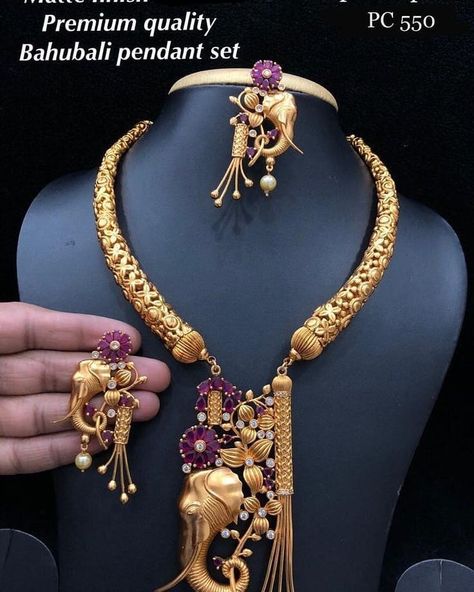 Temple Jewelery, Royal Necklace, Diamond Cross Necklace Gold, Temple Jewelry Necklace, White Diamond Necklace, Long Haram, Antique Gold Jewelry Indian, Modern Gold Jewelry, Bridal Jewelry Set