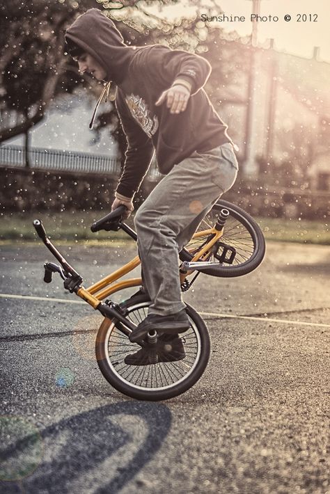 Peter Söre flatland bmx www.sunshinephoto.hu Bmx Tricks, Bmx Ramps, Bmx Flatland, Bmx Bikes For Sale, Bike Freestyle, Bmx Cruiser, Bmx Street, Bicycle Types, Bmx Bicycle