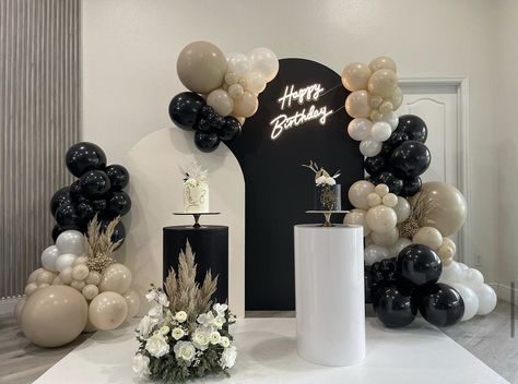 Black And Beige Party Decor, Black And Beige Birthday Decorations, Black And White Balloon Decor, Sweet 16 Black And White Theme, 18th Birthday Theme Ideas Decoration, Black 21st Birthday Decorations, Black And White 18th Birthday Party, 21st Birthday Decorations Black, 21st Birthday Decorations Backdrops