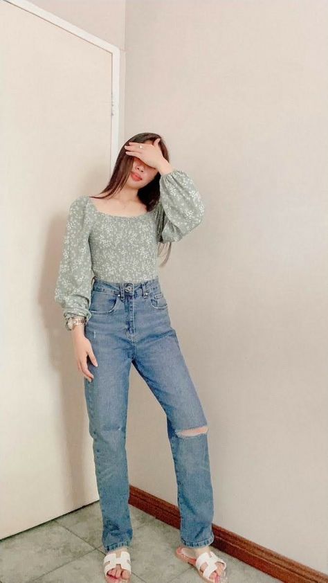 Jeans Top Outfit For Women, Classy Everyday Outfits Summer Casual, Daily College Outfits, Casual College Outfits Indian, Casual College Outfits Summer, Face Hide Poses, Everyday College Outfits, Everyday Outfits Summer, College Outfits Summer