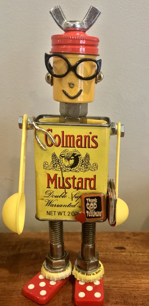 A personal favorite from my Etsy shop https://www.etsy.com/listing/624962855/found-object-steampunk-assemblage-smarty Metal Sculpture Artists, Recycled Robot, Robot Sculpture, Mike Mignola, Eve Online, Object Art, Spice Tins, Welding Art Projects, Found Object Art