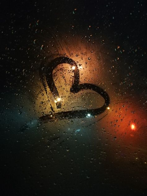 Heart On Window Rain, Love Asethics, Love Aethstetic, Grunge Love Aesthetic, Pluviophile Aesthetic, Dark Light Aesthetic, Cool Wallpapers For Your Phone, Rainy Wallpaper, Rain Window