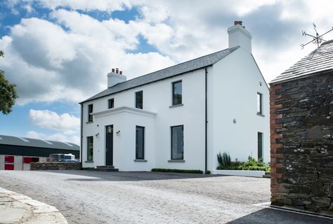 new-build-contemporary-farmstead-with-curved-roof-2 Irish House Plans, Irish Farmhouse, House Designs Ireland, Beach House Renovation, Irish Houses, Farmhouse Renovation, Modern Farmhouse Exterior, House With Porch, Contemporary Farmhouse