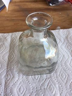 A woman saves a leftover liquor bottle. The reason? I am so making this for my mantel! Patron Bottles, Bottle Upcycle, Old Liquor Bottles, Mantel Christmas, Patron Bottle, Upcycle Vintage, Glass Bottle Diy, Bottle Diy, Alcohol Bottles