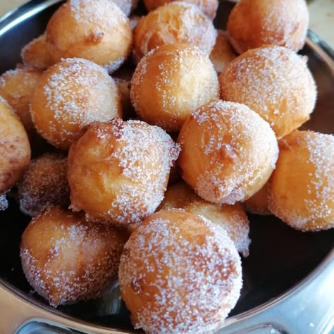 Healthy Baked Donut Recipes Greek Yogurt, Greek Yogurt Donuts Healthy, Yogurt Donut Recipes, Greek Yogurt Donut Holes, Greek Donuts, Greek Night, Cinnamon Sugar Donut Holes, Donut Hole Recipe, Yeast Donuts