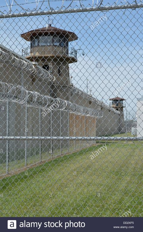 American maximum security prison guard tower and perimeter wall. Tower officers are armed with rifles and shotguns. Stock Photo Perimeter Wall, Tower Drawing, Guard Tower, Prison Guard, Department Of Corrections, Graffiti Cartoons, Santa Fe New Mexico, Santa Fe, New Mexico