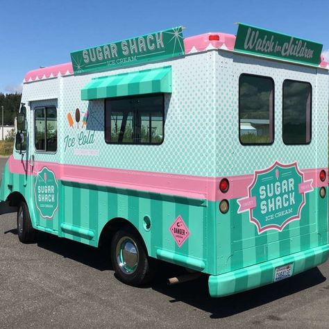 Retro Ice Cream Truck, Ice Cream Food Truck Design, Ice Cream Truck Ideas, Cute Ice Cream Truck, Retro Food Truck, Ice Cream Car, Ice Truck, Coffee Food Truck, Mobile Coffee Shop