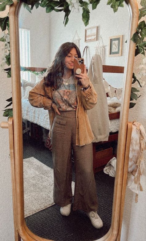 Vintage Cozy Outfits, Flowy Teacher Outfits, Cute Modest Outfits Pants, Boho Art Teacher Outfits, Street Style Teacher Outfits, Flowy Pants Teacher Outfit, Cute Aesthetic Teacher Outfits, Modest Artsy Outfits, Boho Business Outfits