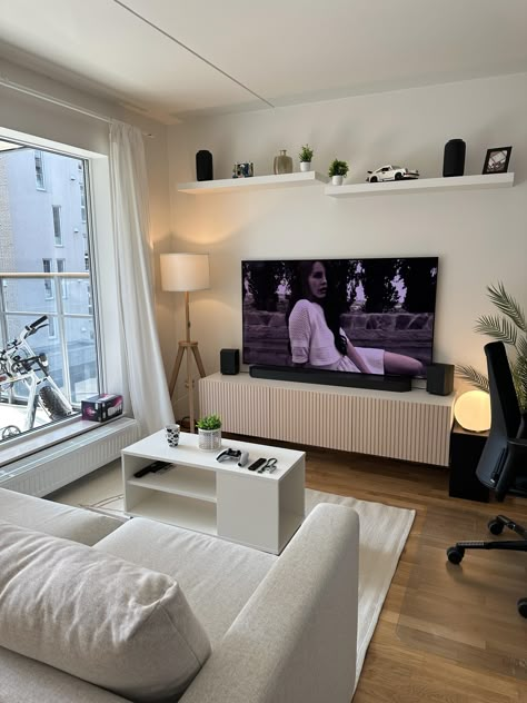 2 Tv Living Room Set Up, Bedroom With Couch And Tv, Sala Grunge, First Appartement, Vibes Room, College Living Rooms, Tv Setup, Room Ideas Apartment, Living Room Decor Colors