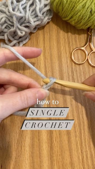 How To Turn Your Crochet Work, How To Turn Crochet Rows, How To Do A Single Crochet Stitch, Single Stitch Crochet, Starting Crochet, How To Single Crochet, Crochet Humor, Crochet Tutorials, Single Crochet Stitch