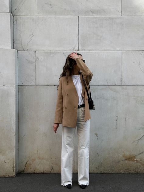 Ivory Jeans Outfit, Sarah Palmer, Style Wide Leg Jeans, Ivory Jeans, Wide Leg Jeans Outfit, Outfit Everyday, Outfit Simple, Neutral Outfit, Minimal Style