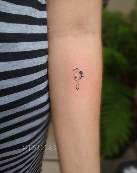 Mom Daughter Minimalist Tattoo, Mini Tattoos Mom And Daughter, Mom Dainty Tattoo, Mom And Baby Tattoo Ideas, Tattoo Ideas Son, Tattoo For Mum, Mum Tattoo Ideas, Tattoo Ideas Mom And Daughter, Tattoo Mom And Daughter