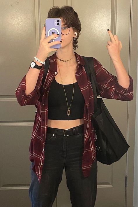 Red Flannel Black Jeans Outfit, Burgundy Flannel Outfit, Red Flannel Outfits For Women, Flannel Outfits Skirt, Flannel Tank Top Outfits, Grunge Outfits With Flannels, Alt Flannel Outfits, Open Flannel Shirt Outfit, Flannel Aesthetic Outfits