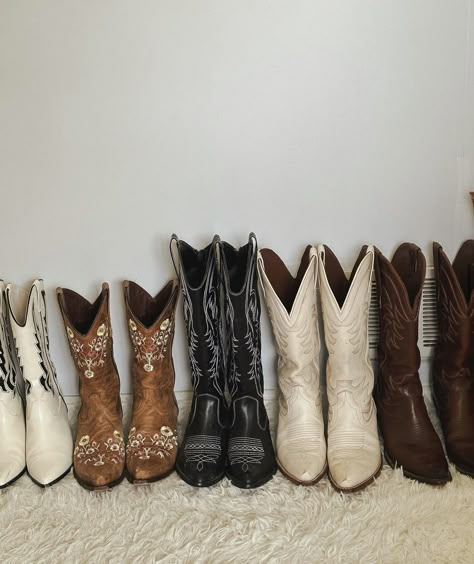 Cowgirl Boots Aesthetic, Cowboy Boots Aesthetic, Cowboy Vibes, Cowgirl Era, Cute Cowgirl Boots, Chestnut Springs, Elsie Silver, Cowboy Romance, Cowboy Aesthetic