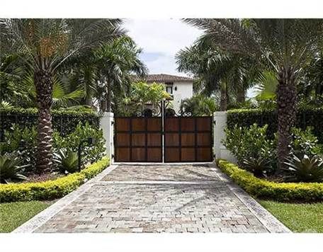 pretty gates. Entrance Gates Driveway, Driveway Entrance Landscaping, Ideas For House, Driveway Entrance, Farm Gate, Driveway Design, Entrance Gates Design, Door Gate Design, House Landscaping