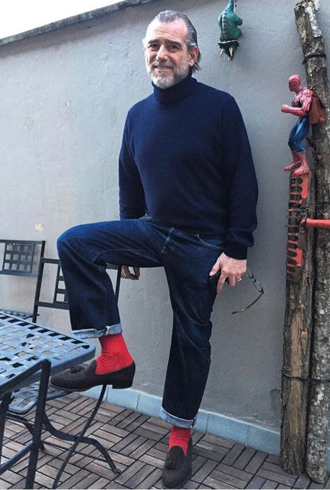 Red Socks Outfit Men, Colourful Socks Outfits, Colorful Socks Outfit, Red Sox Outfit, Socks Outfit Men, Checked Shirt Outfit, Alessandro Squarzi, Men Minimalist Fashion, Bohemian Style Men