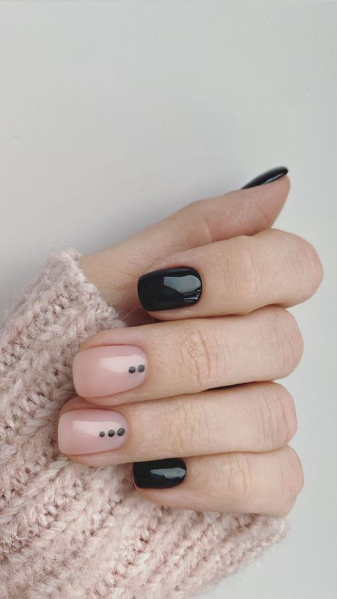 Black Manicure Short, Black And Nude Nails, Beige Nails Design, Summer Gel Nails, Subtle Nails, Beige Nails, Pearl Nails, Short Nail, Short Nail Designs