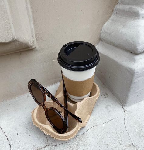 Food Instagram Feed Ideas, Hot Coffee Aesthetic, Aesthetic Coffee Pictures, Coffee Cups With Lids, Paper Coffee Cups, Disposable Coffee Cups, Aesthetic Content, Coffee Obsession, Paper Coffee Cup