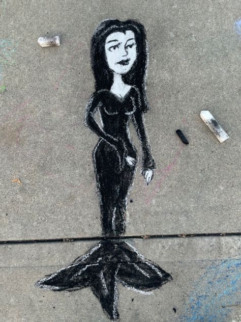 #morticia #theaddamsfamily #halloween #chalkart #friendlyneighborhoodchalklady Easy Chalk Drawings, Fun Chalk Art, Art Scary, Sidewalk Chalk Art, Morticia Addams, Chalk Drawings, Sidewalk Chalk, Chalk Art, Halloween Decor