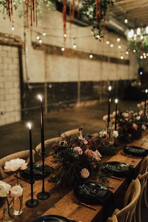 Dark Tones Wedding, Black And Moody Wedding, Winter Dark Wedding, Dark Backyard Wedding, Halloween Wedding Arch Ideas, Dark And Moody Table Settings, Black And Wood Wedding Decor, Black Wedding Esthetics, Fall Black Wedding Color Schemes