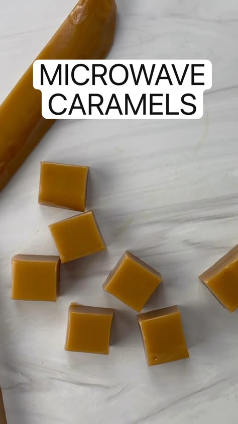 This easy recipe for Microwave Caramels is simple to make, just takes 6 ingredients and makes the most delicious buttery caramels. Homemade Caramels are a delicious treat to make during the holiday season, they are one of our favorite treats to share. How To Make Something Sweet And Easy, Good Microwave Recipes, Dessert Hacks Videos, Caramel Food Recipes, Microwave Carmels Easy, Things To Make With Caramel, Microwave Caramels Easy, Yummy Treats Easy, Dessert Ideas Recipes