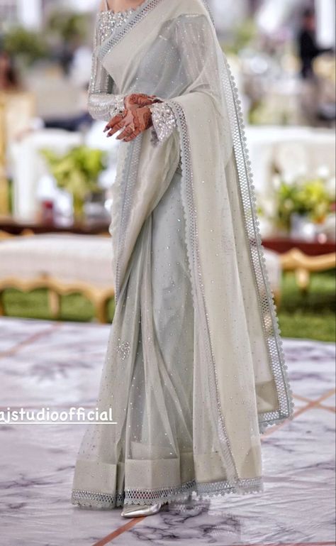 Pakistani White Saree, White Saree For Eid Reception, Traditional Silver Saree For Eid, Silver Saree With Sheer Dupatta For Reception, Silver Bollywood Saree In Georgette, Hijab Saree, Modest Saree, Saree With Hijab, Farewell Saree