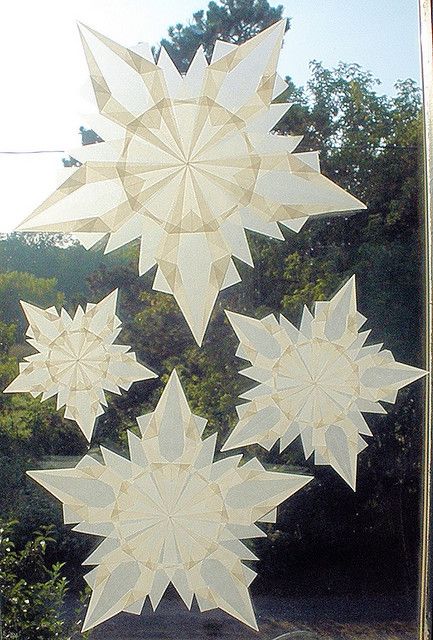 4 White Snowflake Stars for Winter and Christmas Decorations Waldorf Crafts, Folding Origami, Selling Handmade Items, Paper Snowflakes, Paper Stars, Waldorf Inspired, White Snowflake, Kirigami, Christmas Snowflakes