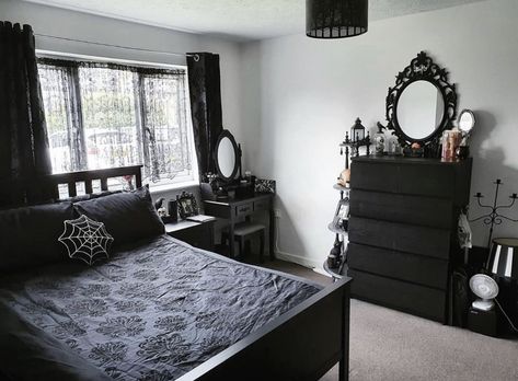 Goth Inspiration, Minimalist Goth, Gothic Decor Bedroom, Goth Room, Goth Bedroom, Gothic Bedroom, Goth Home Decor, Goth Home, Dark Home Decor