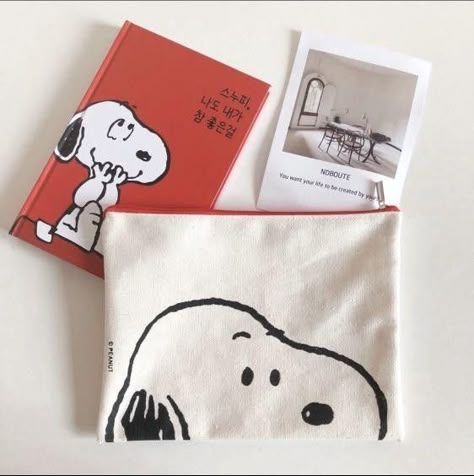 Snoopy Tote Bag, Snoopy Bag, Diy Tote Bag Design, Handpainted Tote Bags, Canvas Bag Diy, Tods Bag, Canvas Bag Design, Diy Tote, Painted Tote