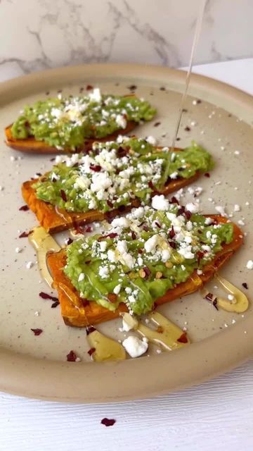 Potato Avocado Toast, Sweet Potato Avocado, Potato Avocado, Avocado Toast Breakfast, Potato Toast, Sweet Potato Slices, Sweet Potato Toast, Mashed Avocado, Foods With Gluten