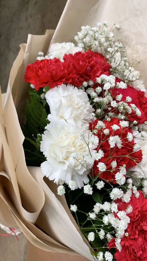 Red And White Carnation Bouquet, Red And White Carnations, Red Flower Bouquet For Prom, Homecoming Bouquet Ideas Red, Red Carnations Bouquet, Hoco Bouquet Red, Red Carnation Aesthetic, Red Carnation Bouquet, White Carnation Bouquet