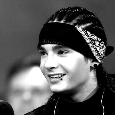 King Tom, Tokyo Hotel, Hotel Logo, Tokyo Hotels, Tommy Boy, Girls Braids, Hotel Motel, Bill Kaulitz, Tom Kaulitz