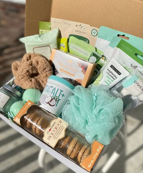 Beauty Gift Box, Foot Masks, Girl Gift Baskets, Care Basket, Preppy Gifts, Birthday Basket, Hydrating Face Mask, Cute Gifts For Friends, Exfoliating Brush