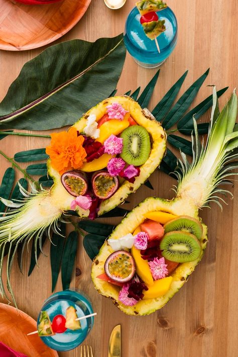 Tropical Brunch Decor, Tropical Fruit Display, Brunch Party Ideas, Tropical Brunch, Island Princess, Fruit Creations, Tropical Drinks, Tropical Food, Girls Brunch