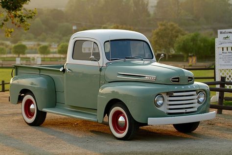 1949 Ford, Best Pickup Truck, Ford Ranger Truck, Vintage Pickup Trucks, Old Ford Trucks, Classic Ford Trucks, Pick Up Truck, Old Pickup, Old Pickup Trucks