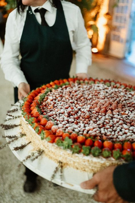 Italian wedding provence Italian Wedding Food, Italian Wedding Foods, Italian Style Wedding, Romantic Italian Wedding, Italian Wedding Cake, Italian Wedding Cakes, Romantic Italian, Holiday Inspo, Spanish Wedding