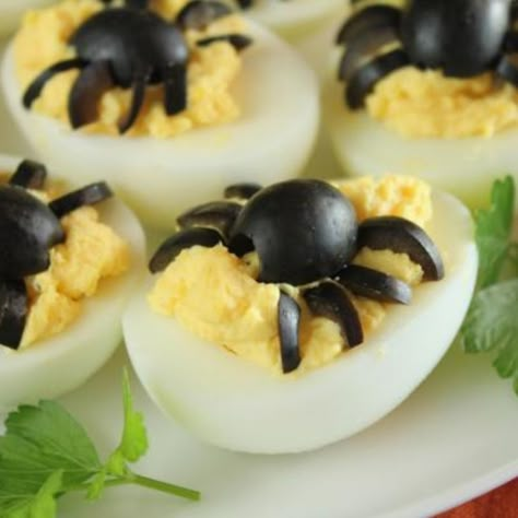 - Halloween Spooky Spider Deviled Eggs Party Food Ideas For Kids, Adult Halloween Party Food, Snack Halloween, Halloween Fingerfood, Food Ideas For Kids, Menu Halloween, Halloween Party Food Ideas, Halloween Appetizers Easy, Kids Halloween Food