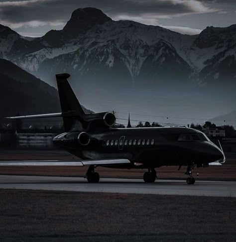 Graphic Design Content, Private Jet Plane, Jet Privé, Luxury Private Jets, Dark Fairytale, Business Social Media, Private Plane, Night Forest, Fancy Houses